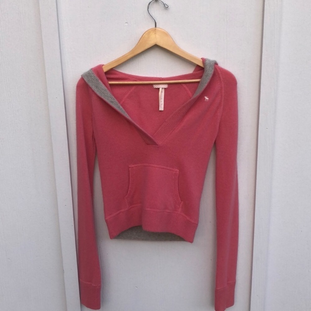 100% cashmere Abercrombie & Fitch sweater w/ hood